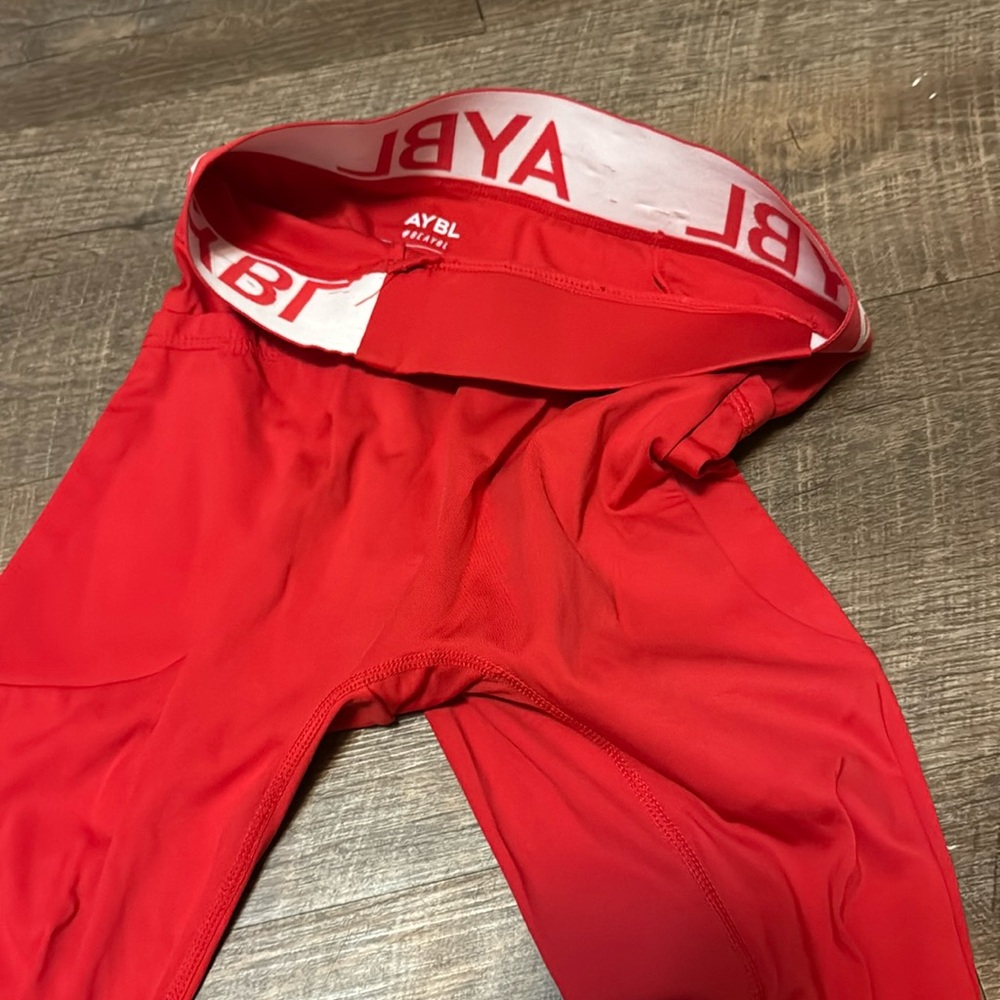 Red leggings tight side pockets